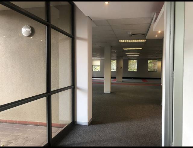 595M² RETAIL TO LET IN SANDTON CENTRAL